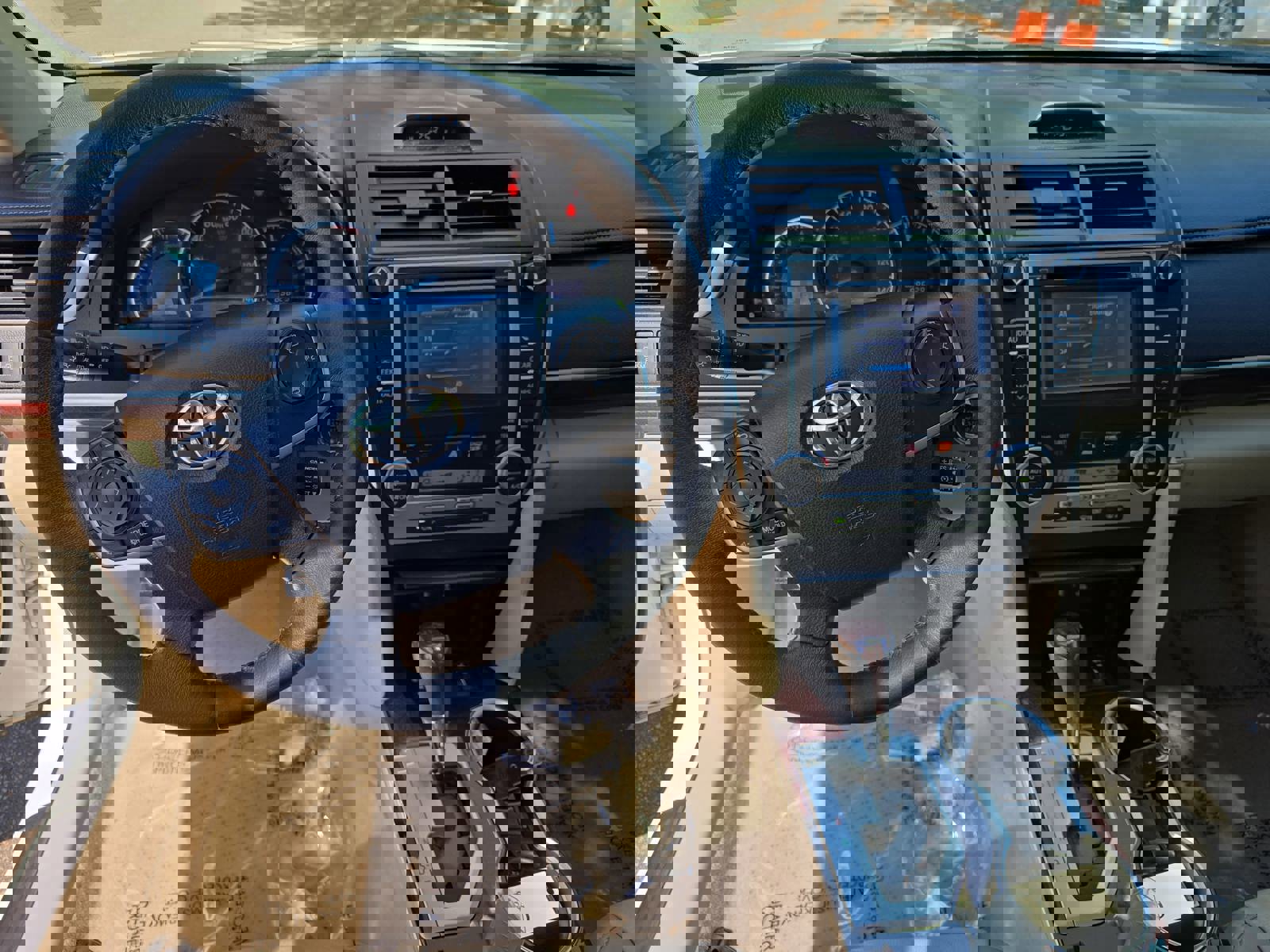 Used 2013 Toyota Camry XLE w/ Leather Pkg image 18