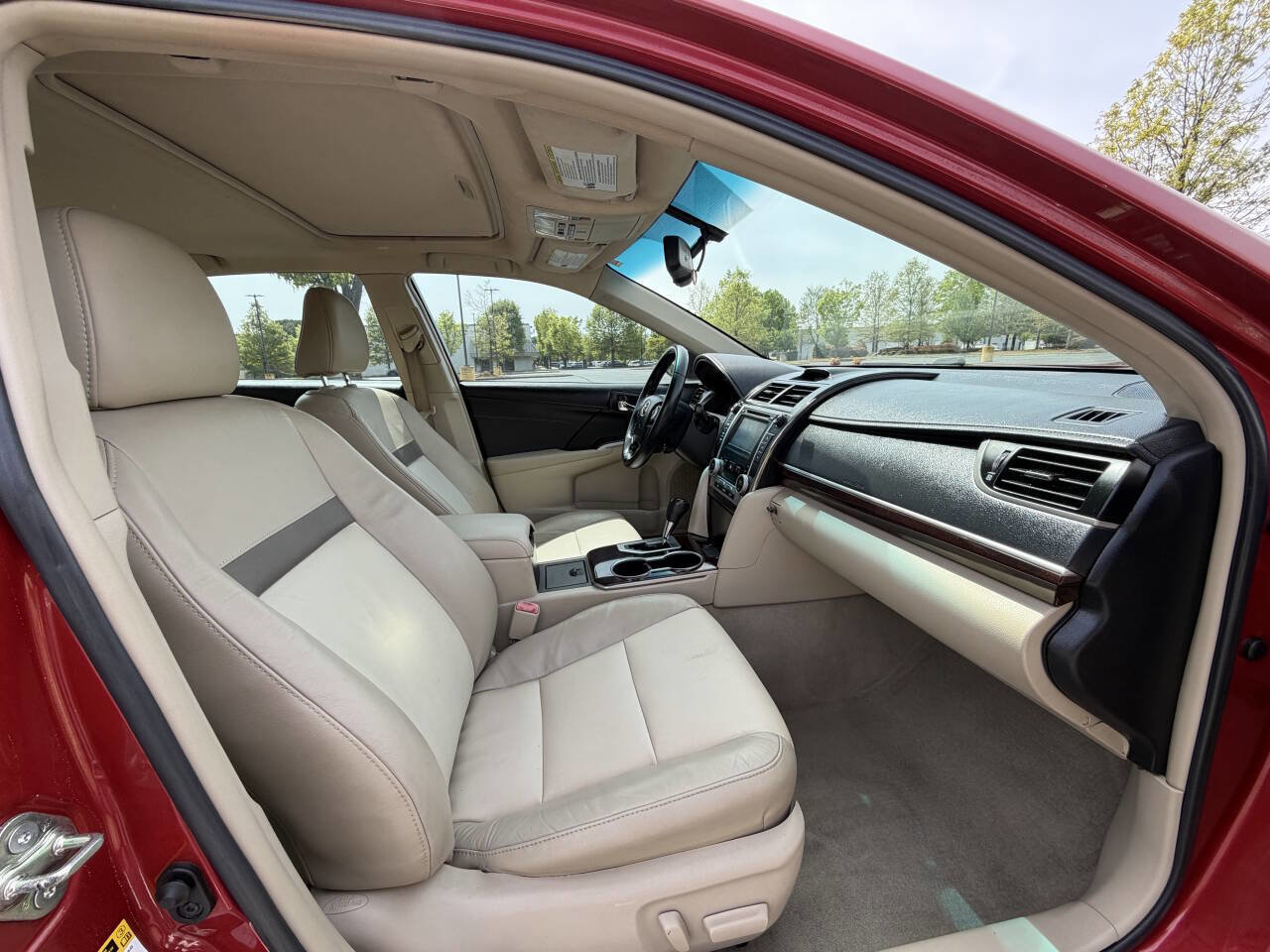 Used 2014 Toyota Camry XLE w/ Leather Package FWD image 16