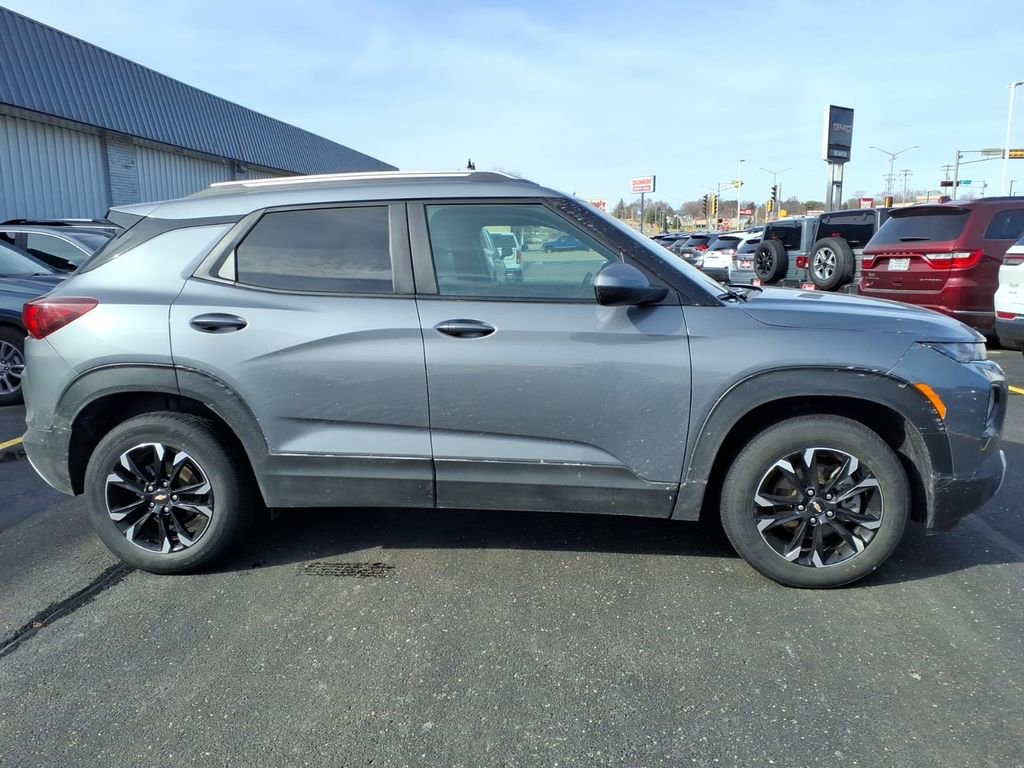 Used 2021 Chevrolet TrailBlazer LT image 2