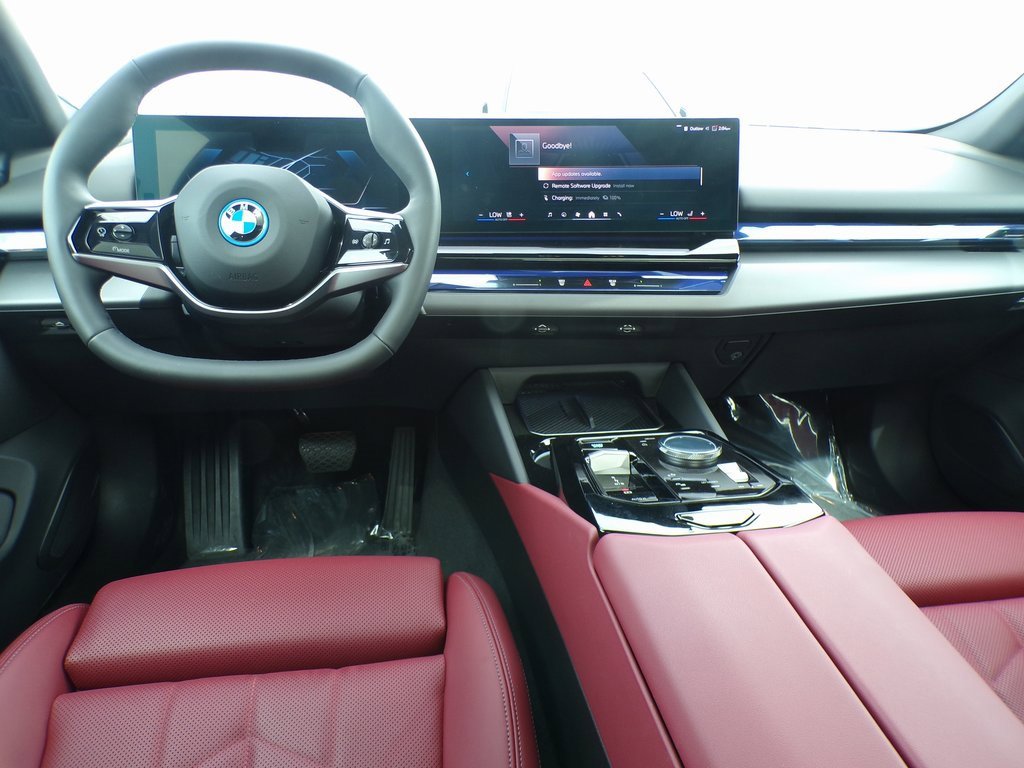 Certified 2025 BMW i5 xDrive40 w/ M Sport Package image 11