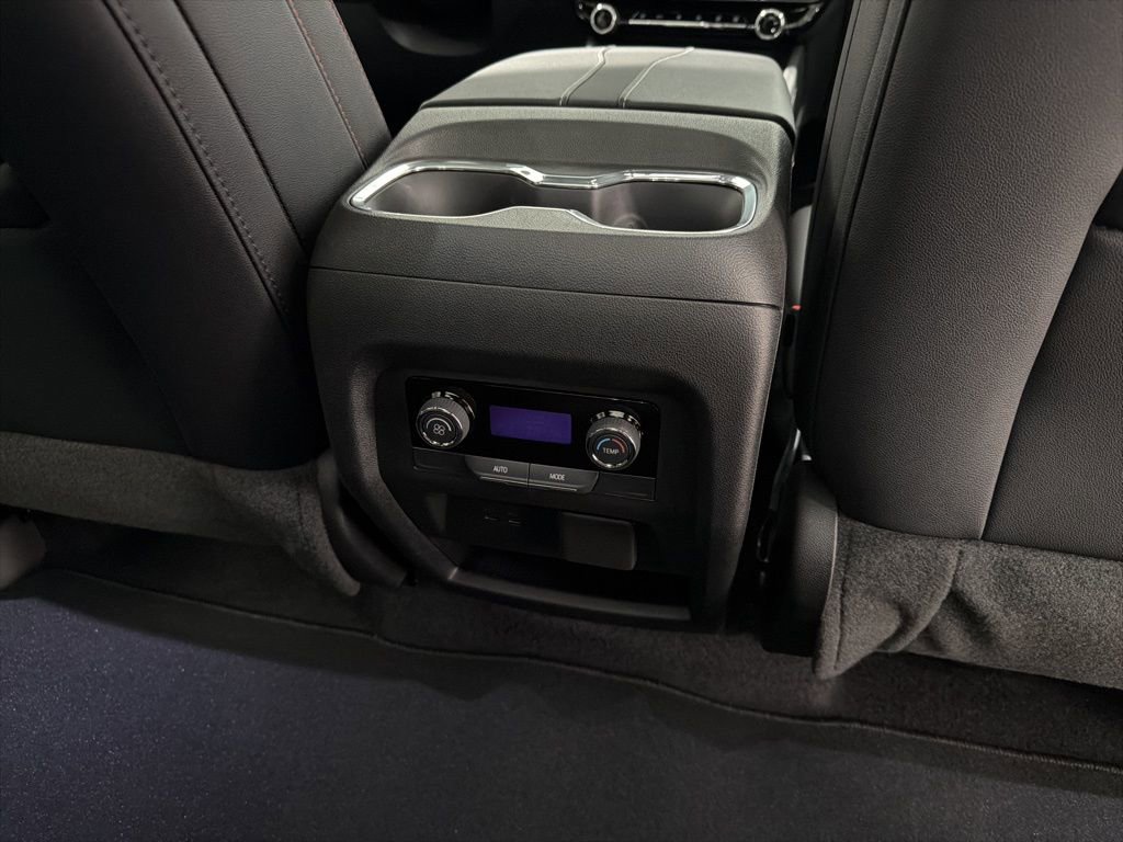 Certified 2025 Chevrolet Traverse Z71 w/ Driver Confidence Package image 21