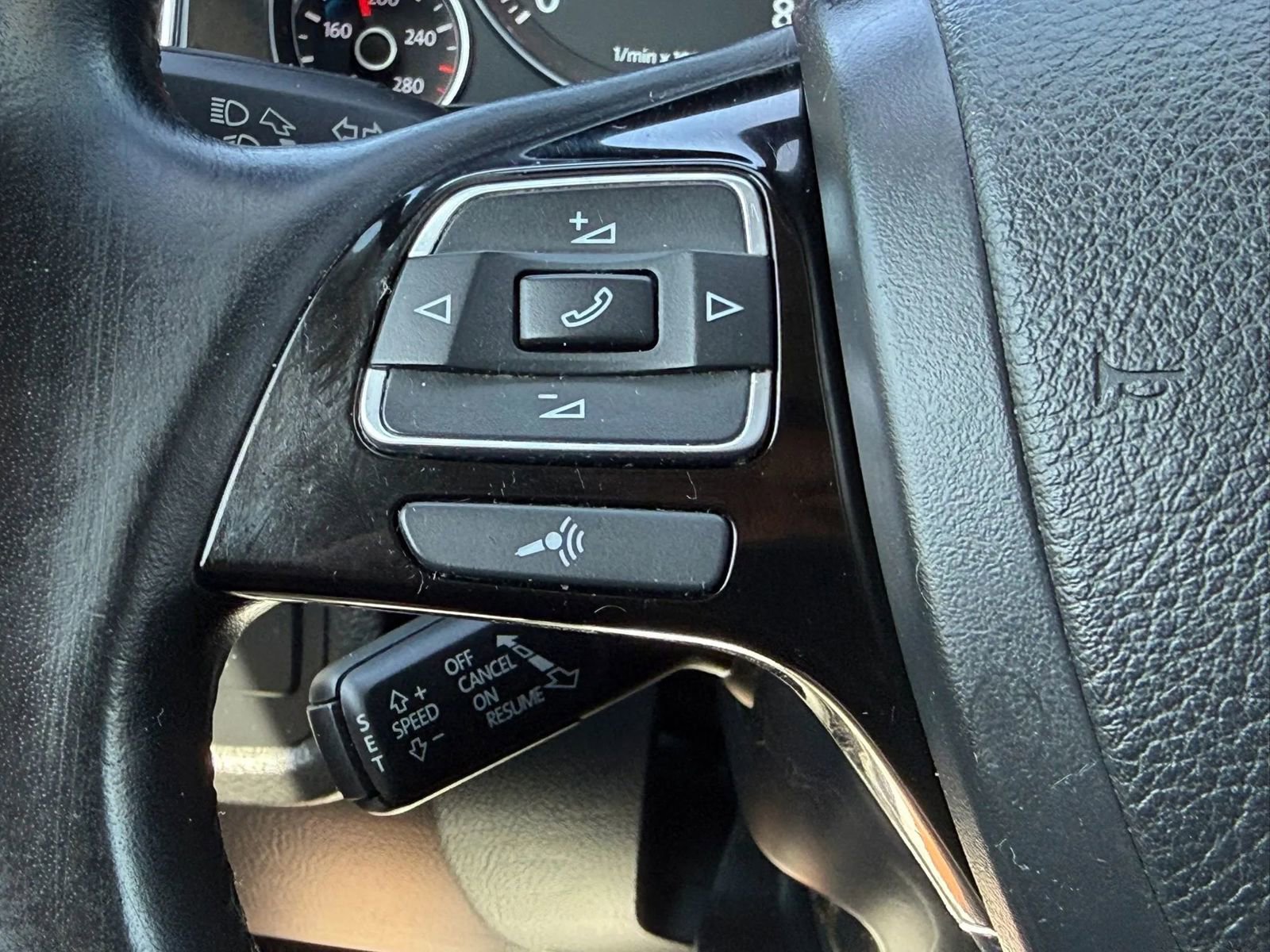 Used 2012 Volkswagen Touareg Sport image 27