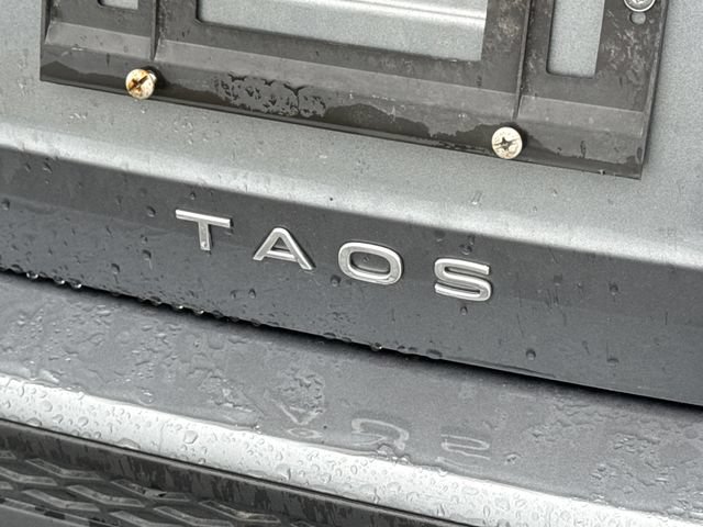 Used 2023 Volkswagen Taos SE w/ Panoramic Sunroof Package FWD image 17