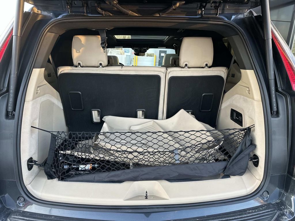 Used 2022 Cadillac Escalade Premium Luxury image 28