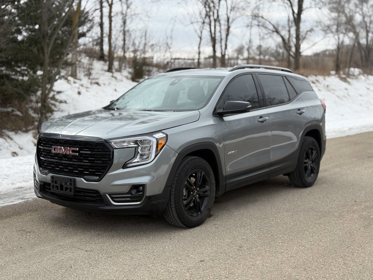 Used 2024 GMC Terrain AT4 image 2