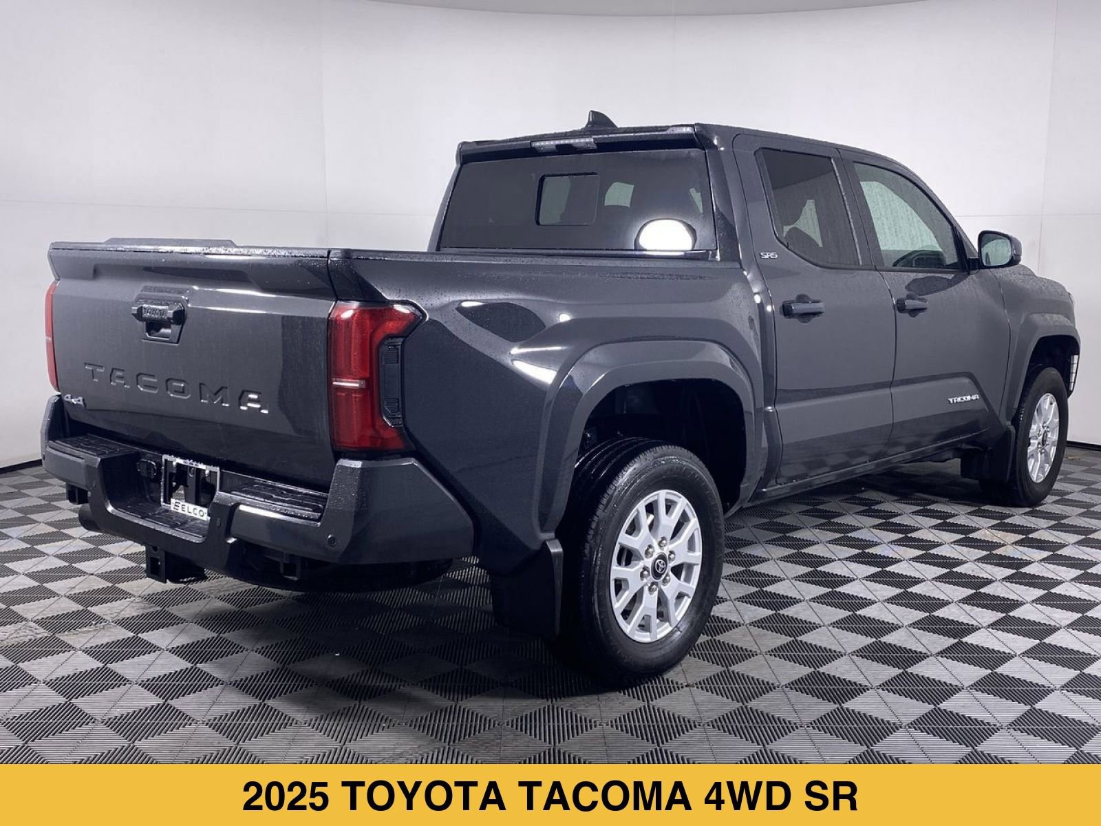 Used 2025 Toyota Tacoma SR5 w/ SR5 Upgrade Package AWD/4WD image 38