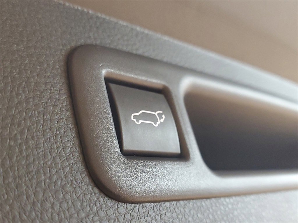 Certified 2024 Toyota Highlander LE image 12