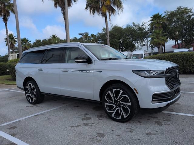 New 2026 Lincoln Navigator L Reserve AWD/4WD image 2