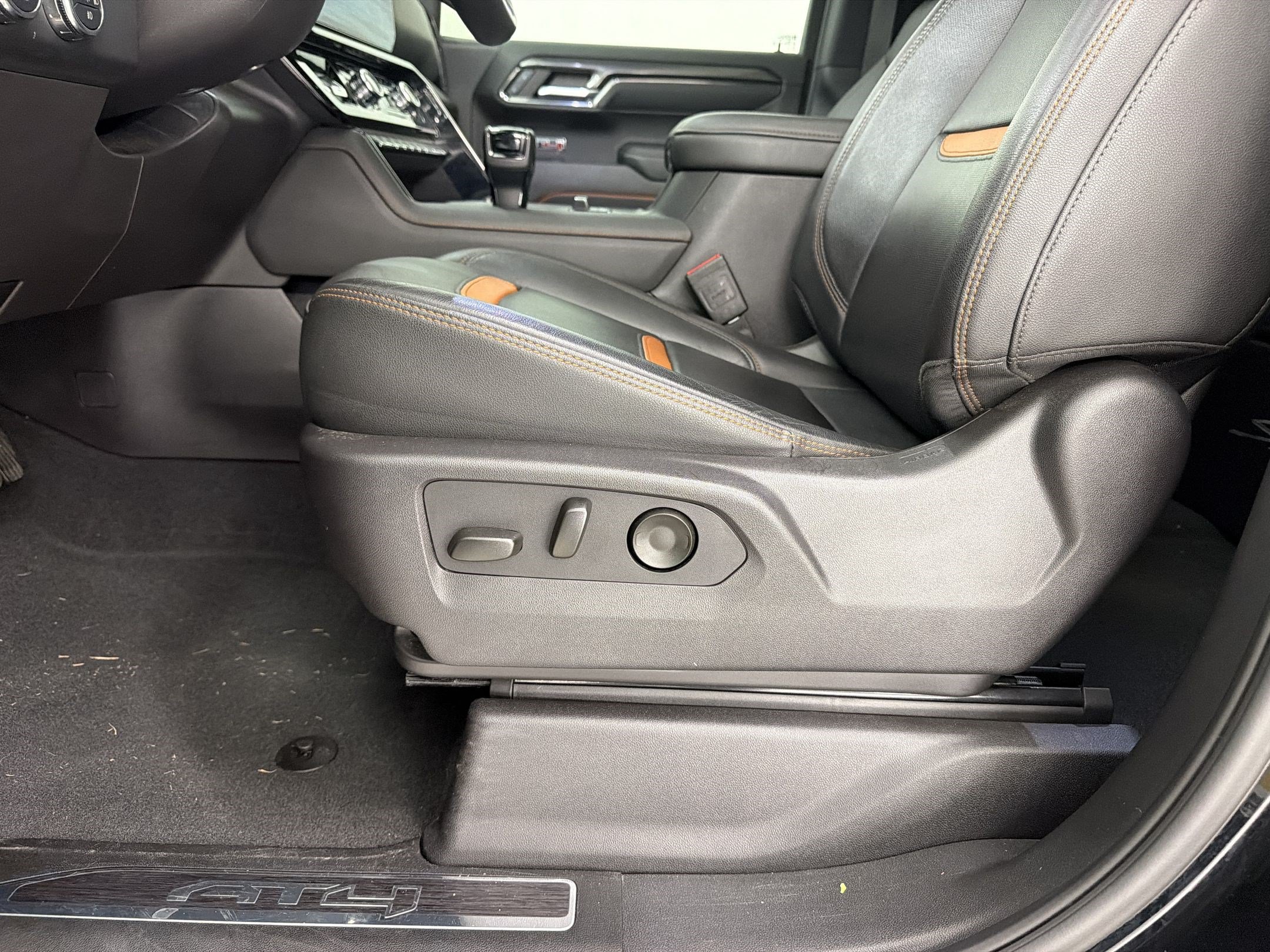 Used 2024 GMC Sierra 1500 AT4 w/ Technology Package AWD/4WD image 15