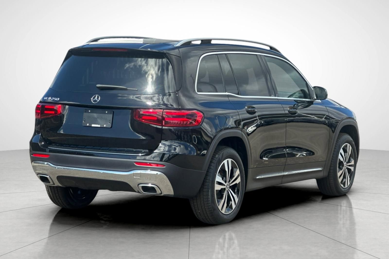New 2025 Mercedes-Benz GLB 250 image 10