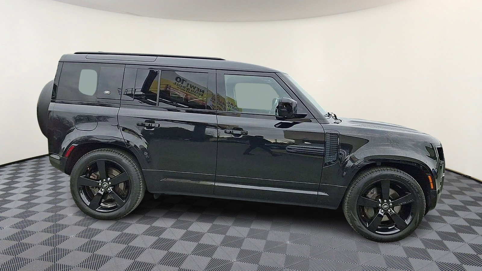 Certified 2023 Land Rover Defender 110 X-Dynamic SE image 9