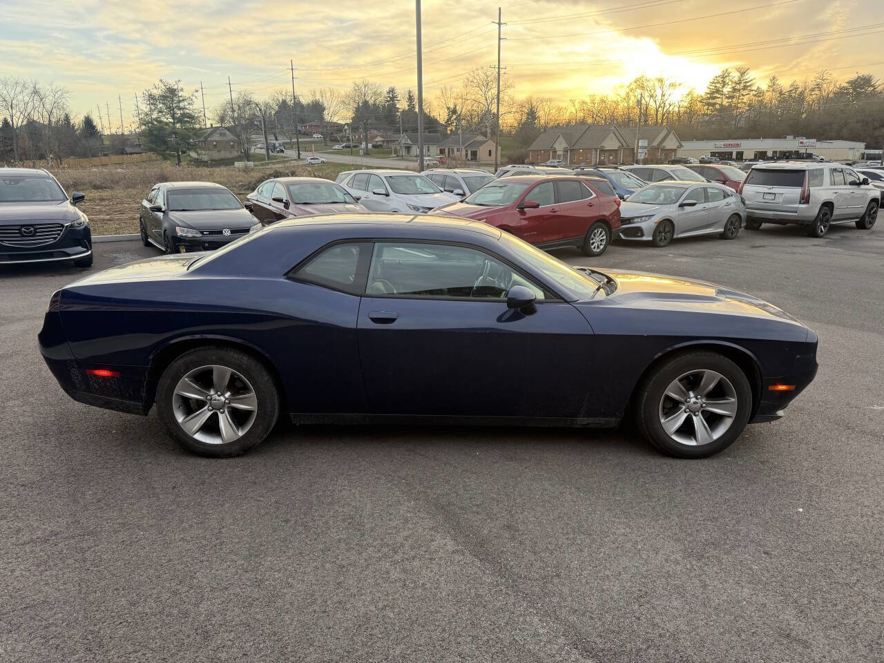 Used 2016 Dodge Challenger SXT image 6