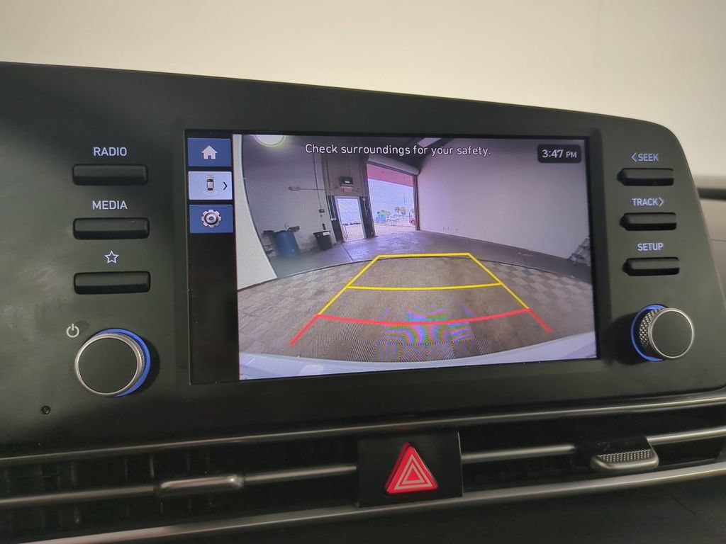 Used 2025 Hyundai Elantra SE FWD image 23