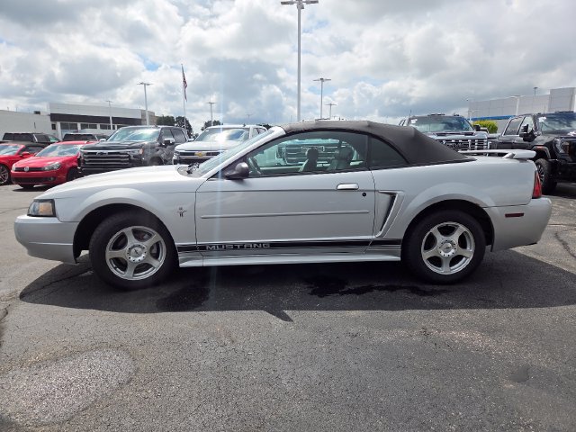 Used 2003 Ford Mustang Convertible RWD image 7
