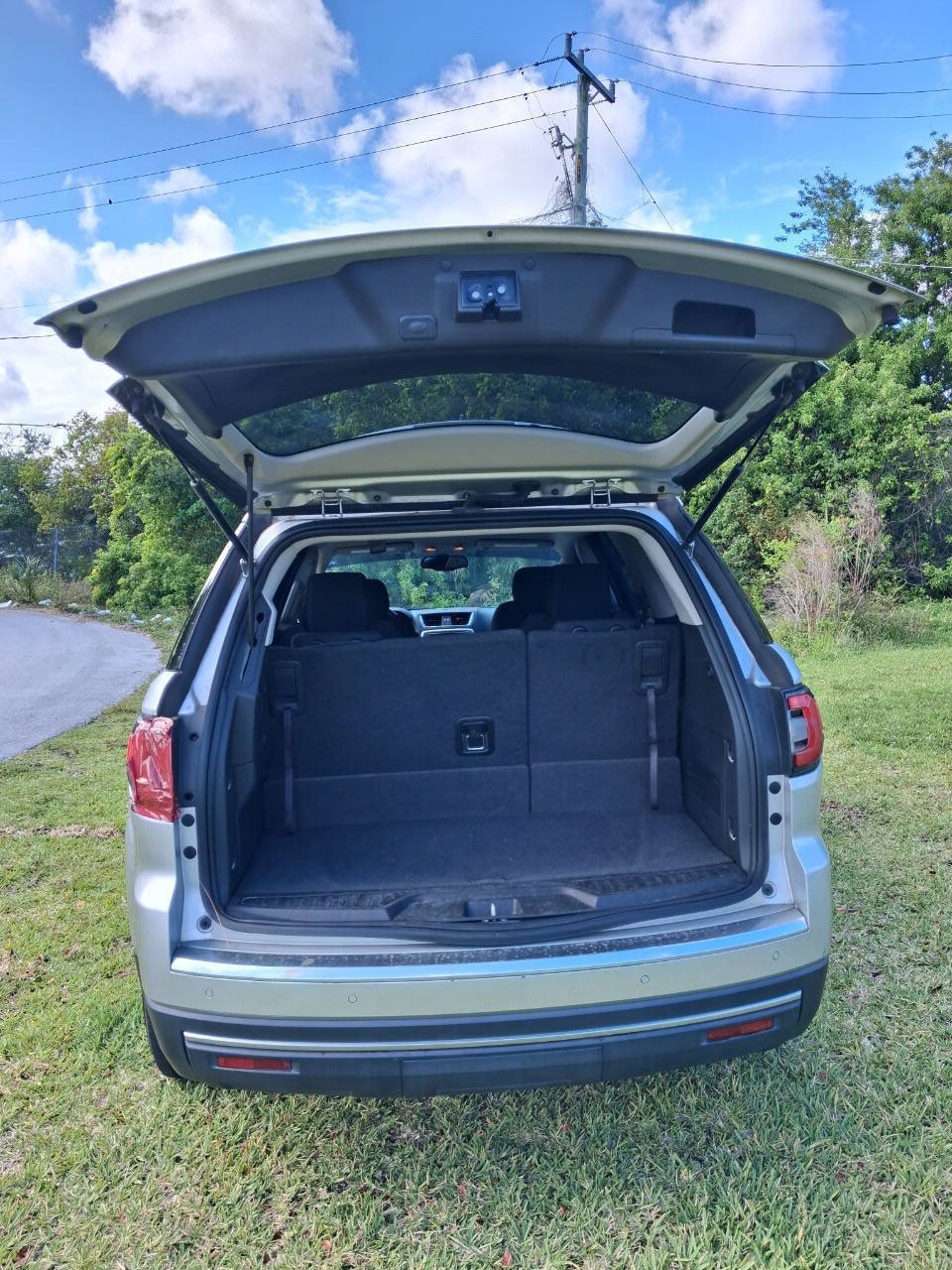 Used 2013 GMC Acadia SLE FWD image 19