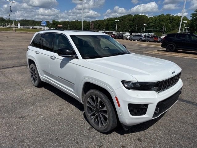 Used 2022 Jeep Grand Cherokee Overland RWD image 3