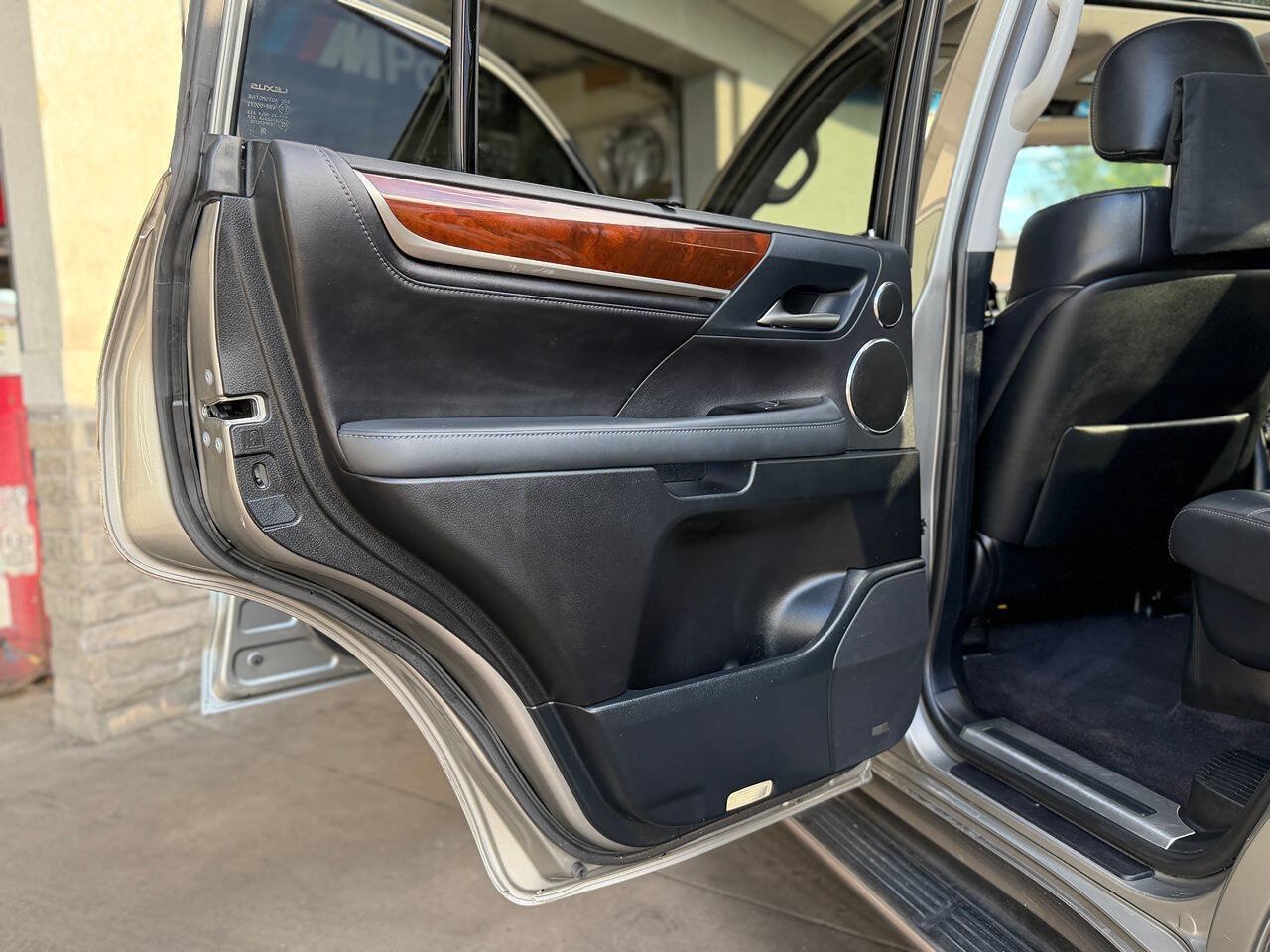 Used 2017 Lexus LX 570 4WD w/ Luxury Package image 75