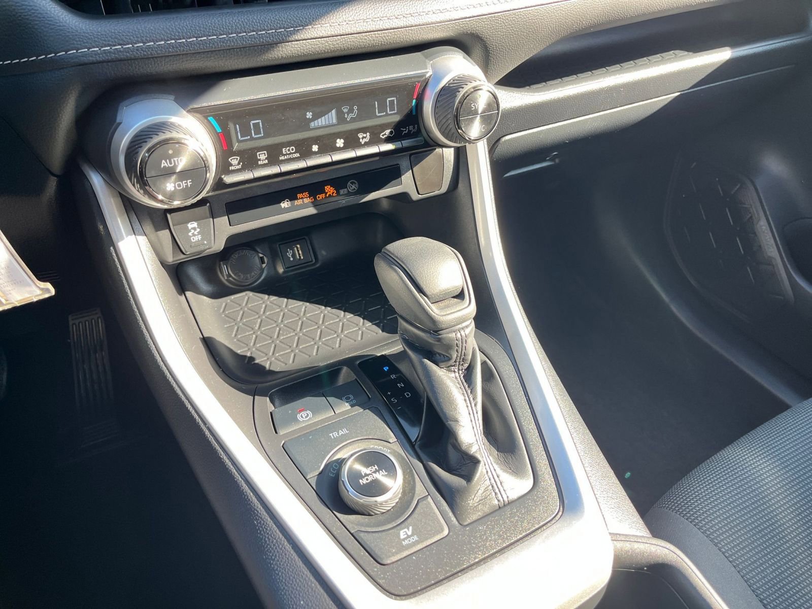 Used 2025 Toyota RAV4 LE image 40