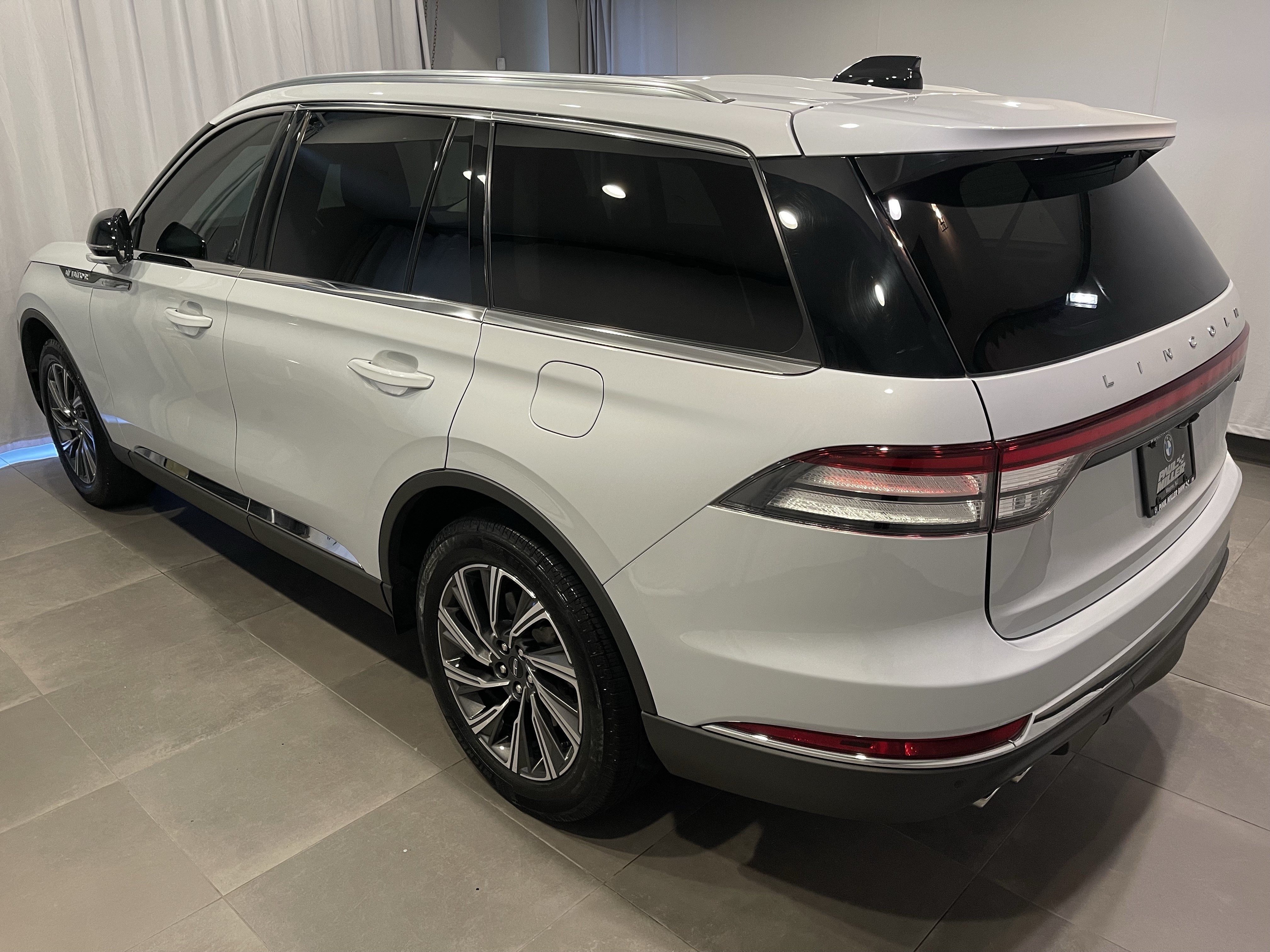 Used 2025 Lincoln Aviator AWD w/ Equipment Group 101A image 4