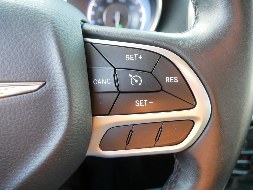 Used 2017 Chrysler 300 Limited AWD/4WD image 18