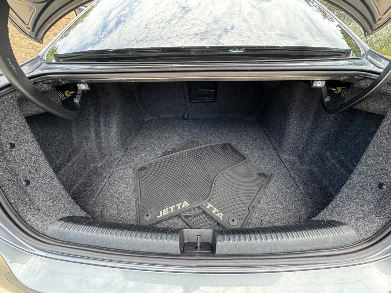 Used 2012 Volkswagen Jetta SE FWD image 29