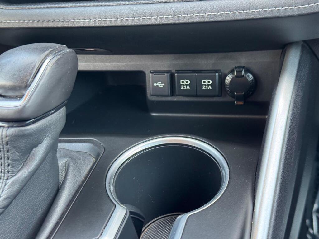 Certified 2020 Toyota Highlander XLE AWD/4WD image 13