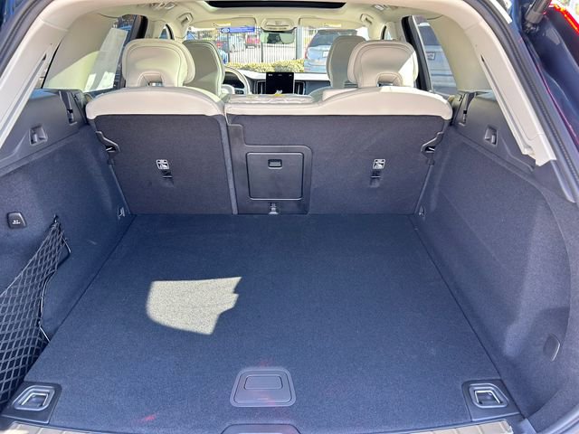 New 2026 Volvo XC60 B5 Ultra w/ Climate Package image 11