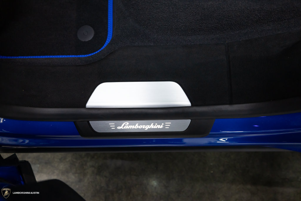 Used 2024 Lamborghini Urus Performante AWD/4WD image 32