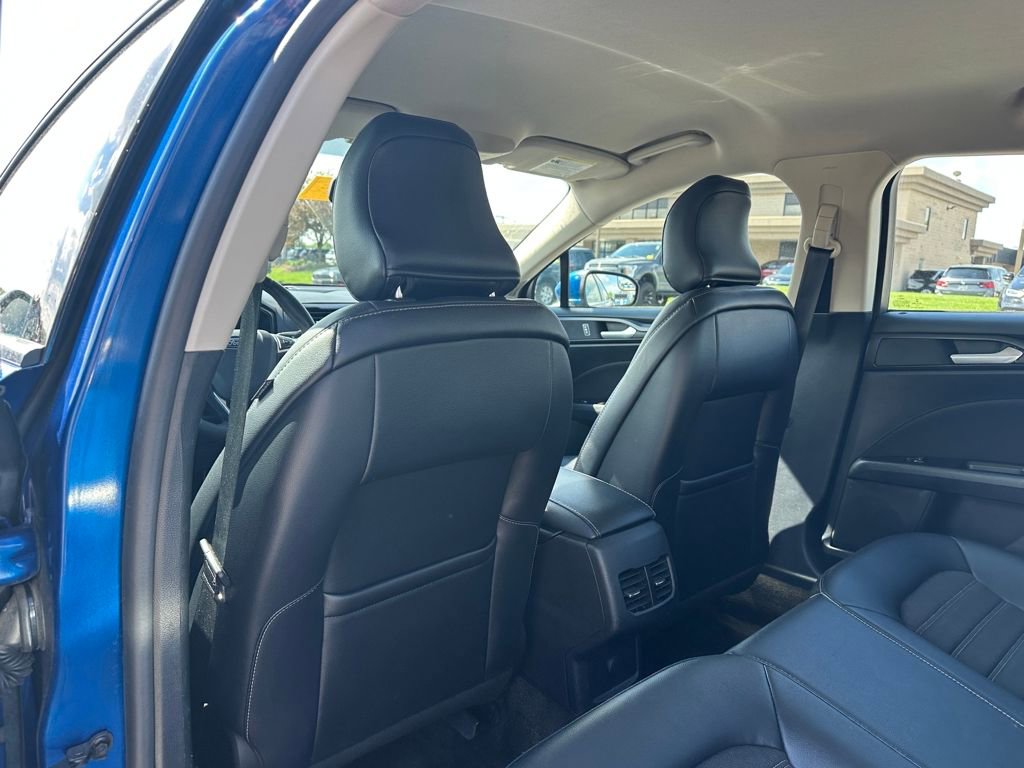 Used 2018 Ford Fusion SE w/ Equipment Group 201A FWD image 10