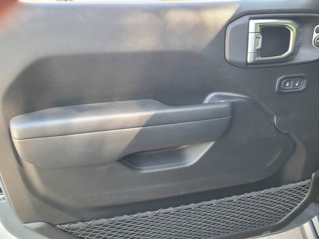 Used 2025 Jeep Wrangler Unlimited Rubicon 4xe w/ Convenience Group image 15