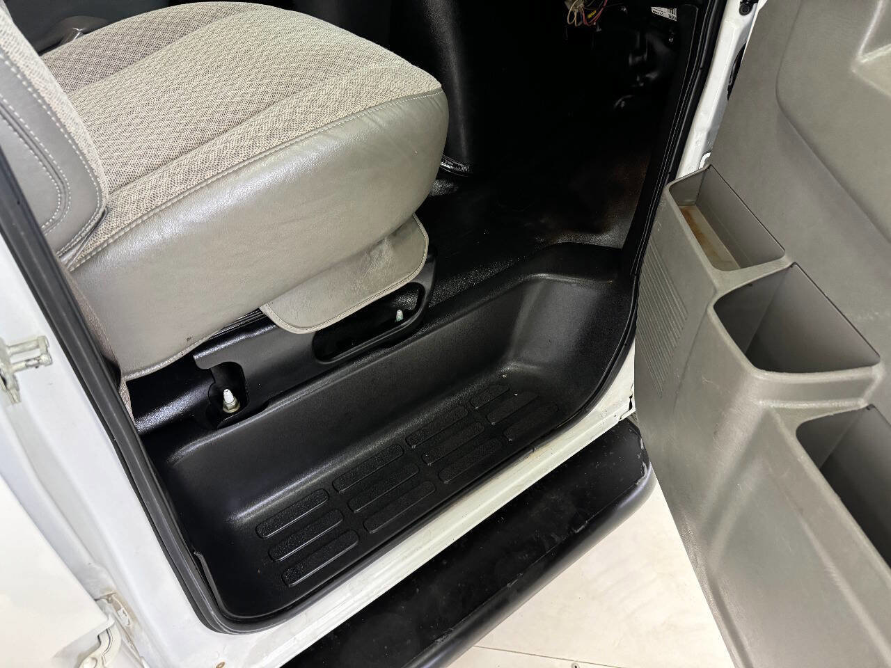 Used 2017 GMC Savana 2500 image 58