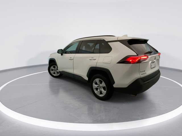 Used 2021 Toyota RAV4 XLE FWD image 2