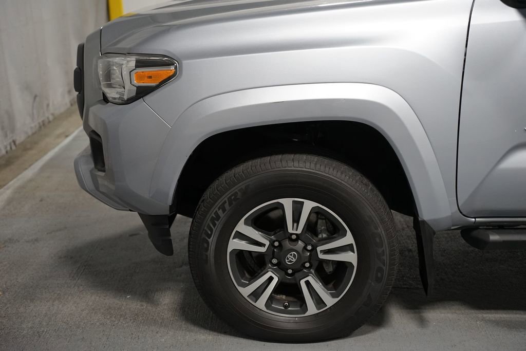 Used 2019 Toyota Tacoma TRD Sport AWD/4WD image 5
