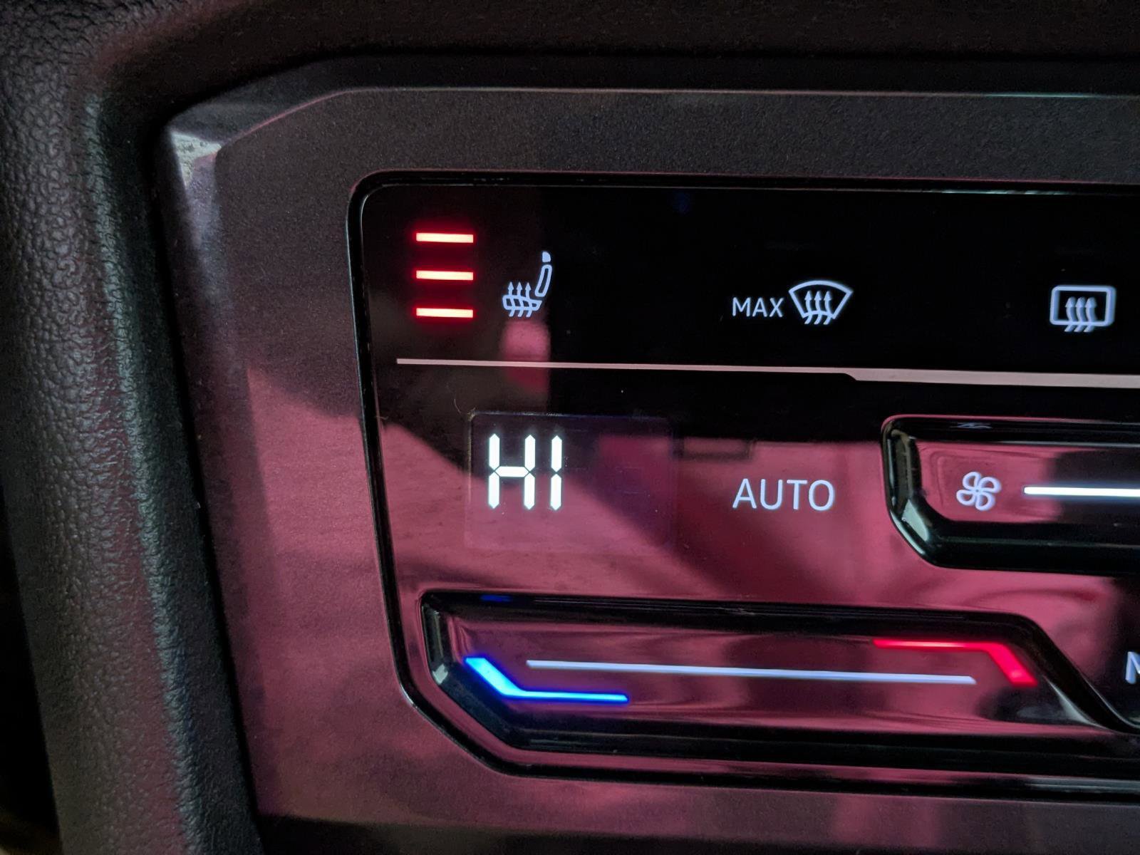 Used 2022 Volkswagen Tiguan SE image 7