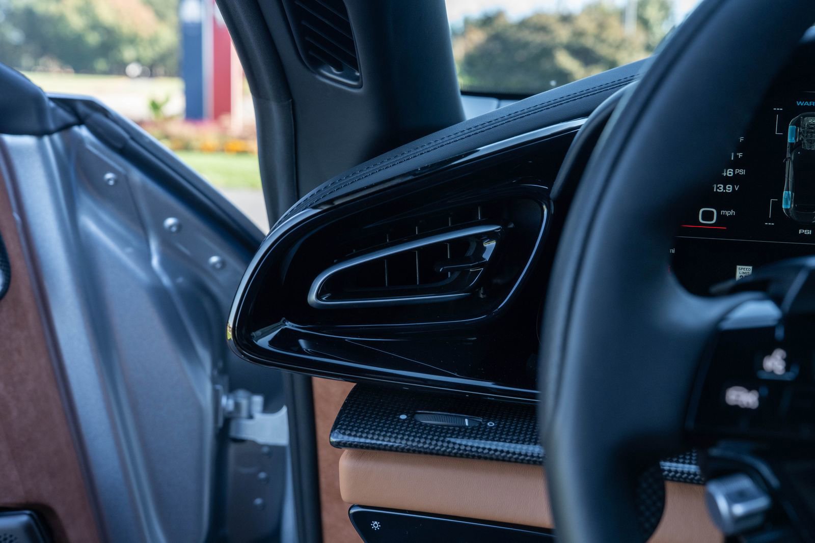 Certified 2025 Ferrari Purosangue image 32