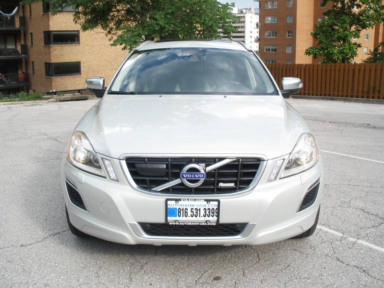 Used 2011 Volvo XC60 T6 R-Design w/ Convenience Pkg AWD/4WD image 6
