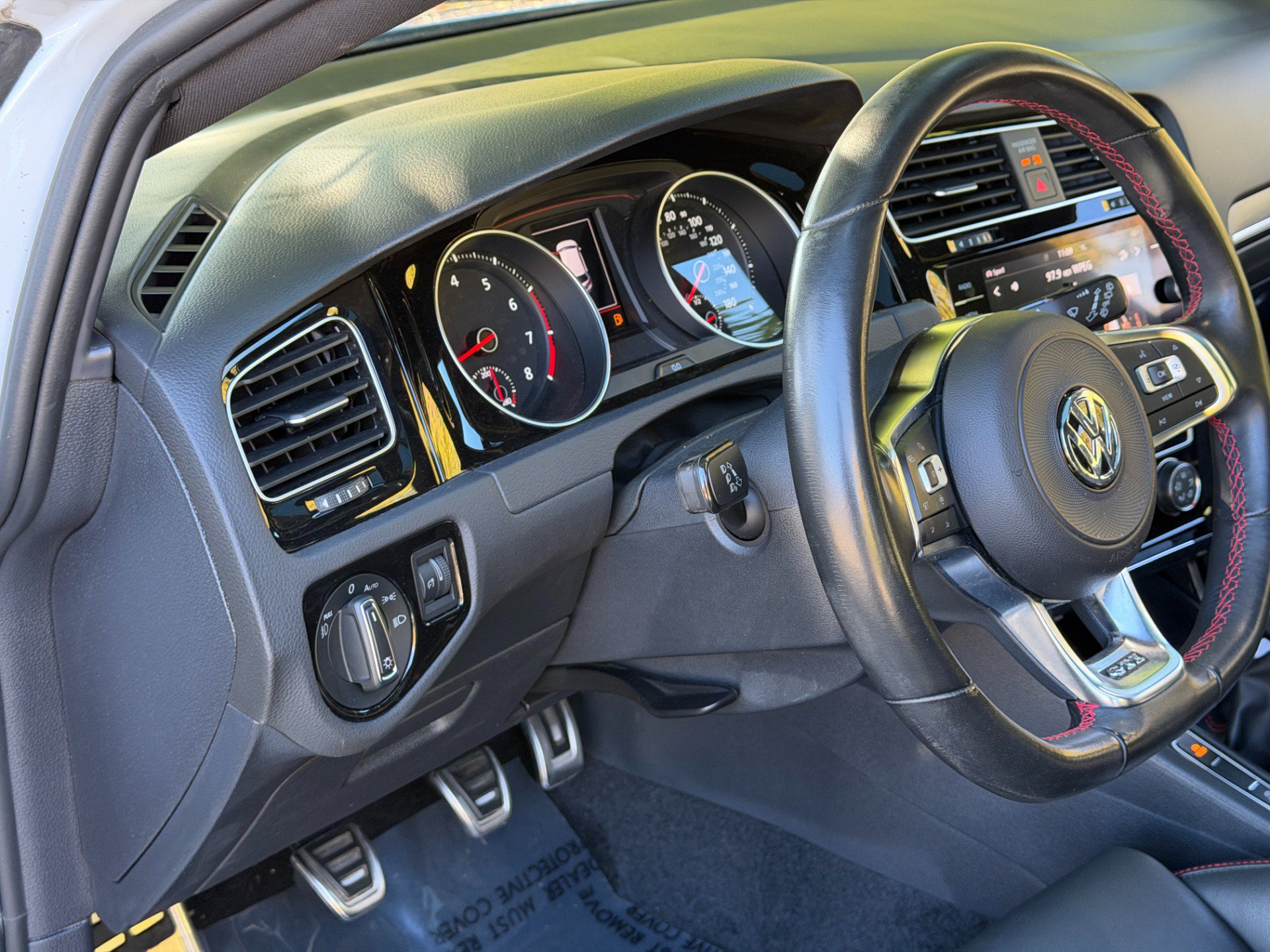 Used 2020 Volkswagen Golf 4-Door FWD image 34