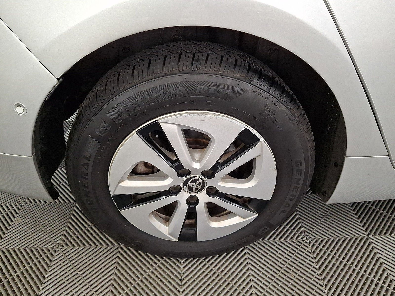 Used 2017 Toyota Prius Four FWD image 19