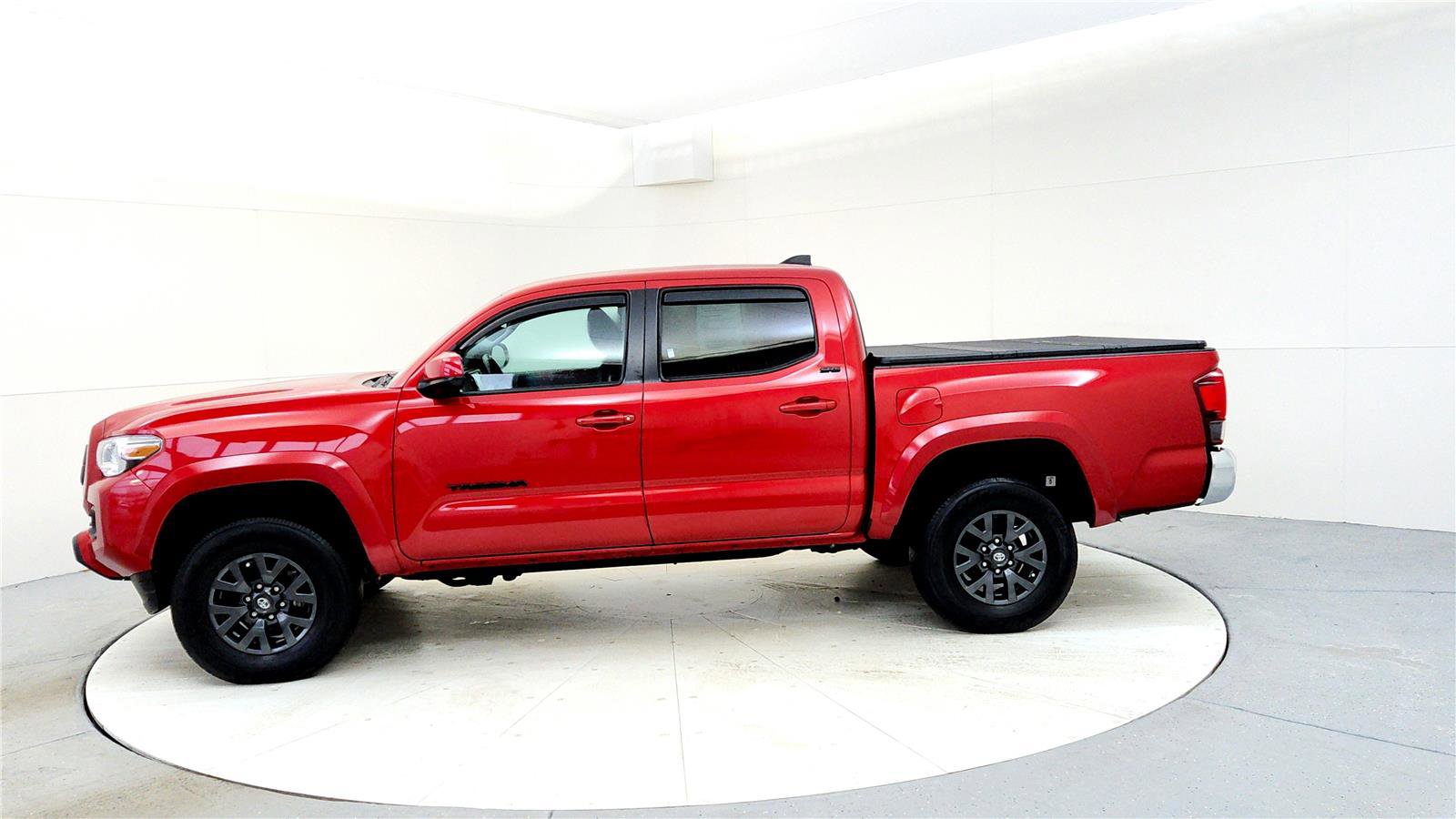 Certified 2023 Toyota Tacoma SR5 image 3