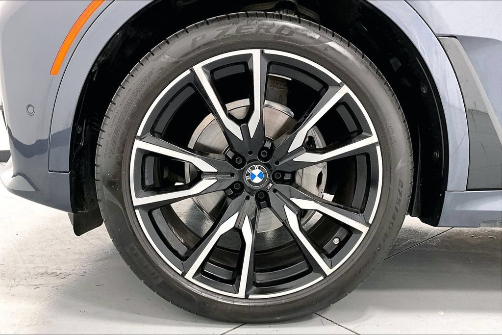 Used 2022 BMW X7 xDrive40i w/ M Sport Package AWD/4WD image 8