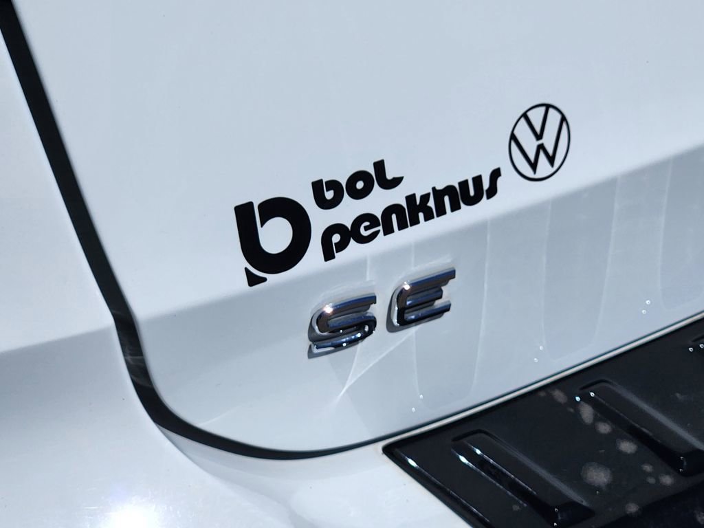 Used 2025 Volkswagen Taos SE image 31