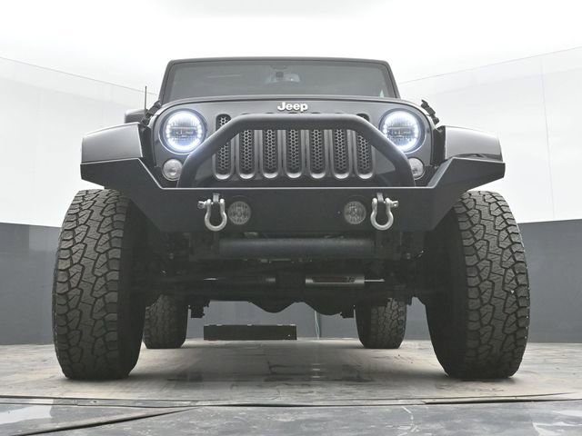 Used 2016 Jeep Wrangler Unlimited Rubicon w/ Connectivity Group image 40