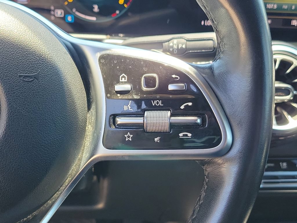 Used 2023 Mercedes-Benz GLB 250 4MATIC w/ Premium Package image 26
