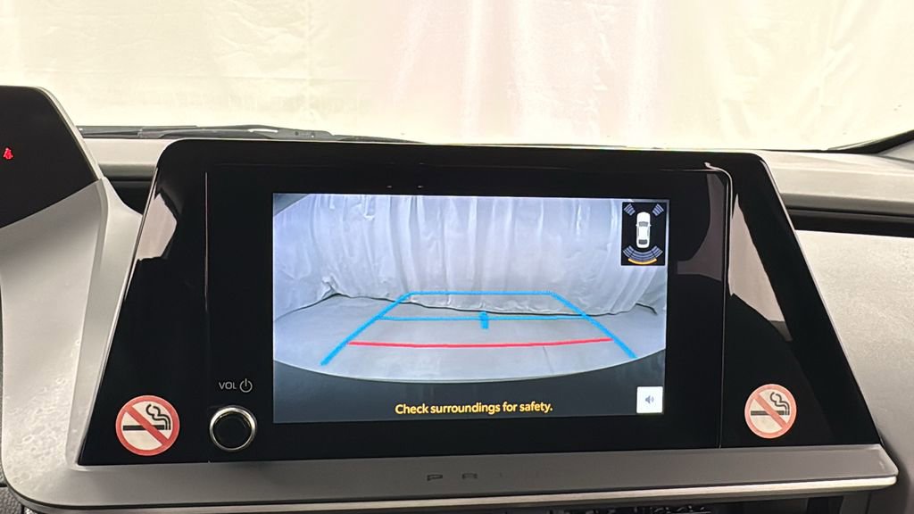 Used 2024 Toyota Prius LE image 25