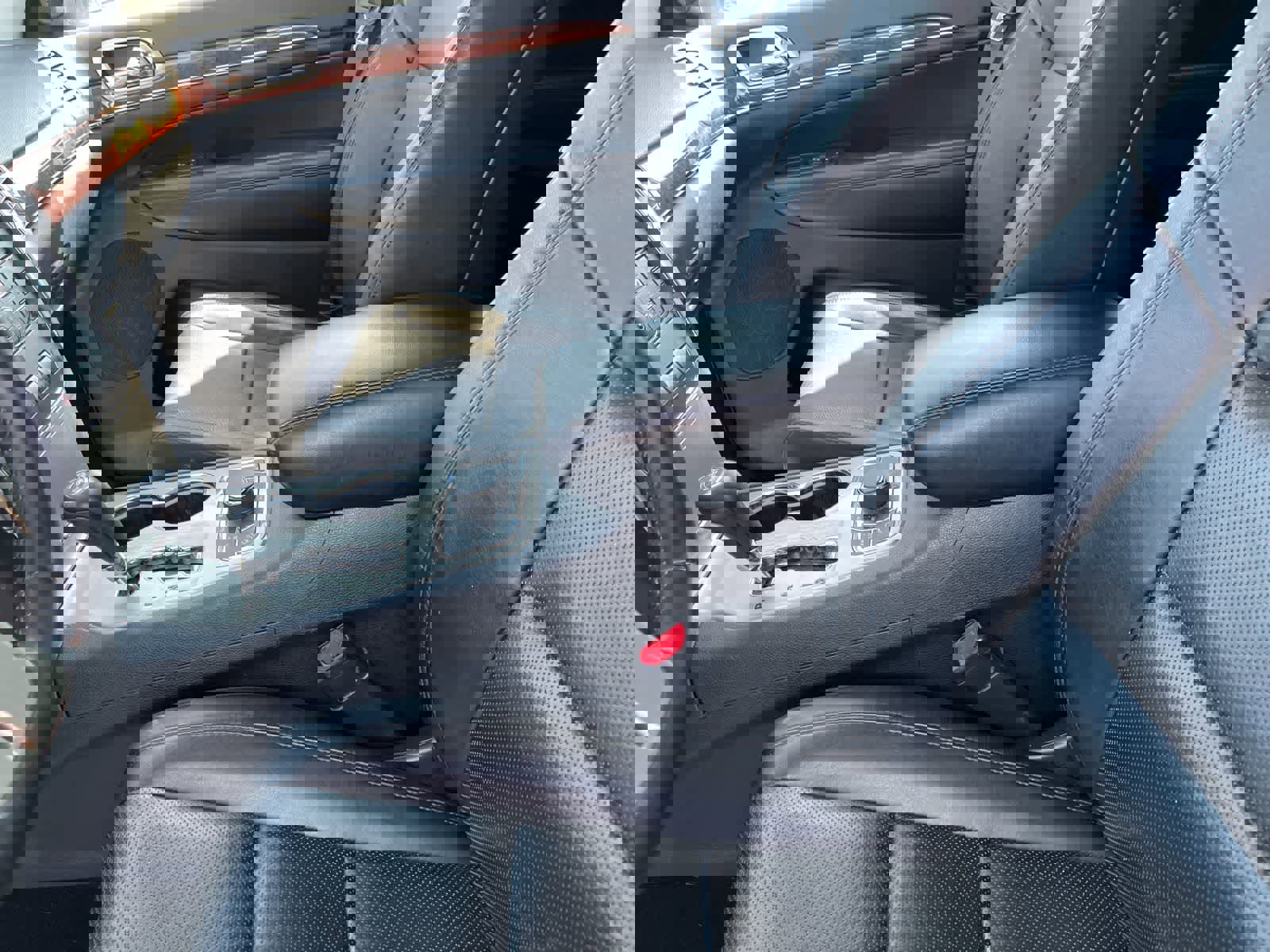 Used 2011 Jeep Grand Cherokee Limited w/ Luxury Group II image 26