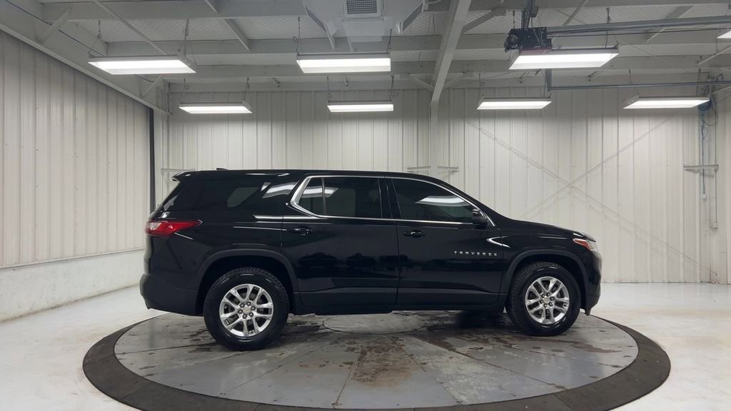 Used 2021 Chevrolet Traverse LS FWD image 9