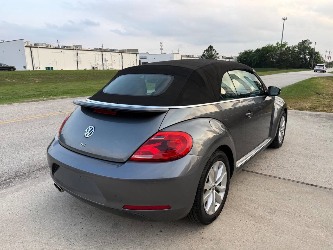 Used 2013 Volkswagen Beetle TDI FWD image 5