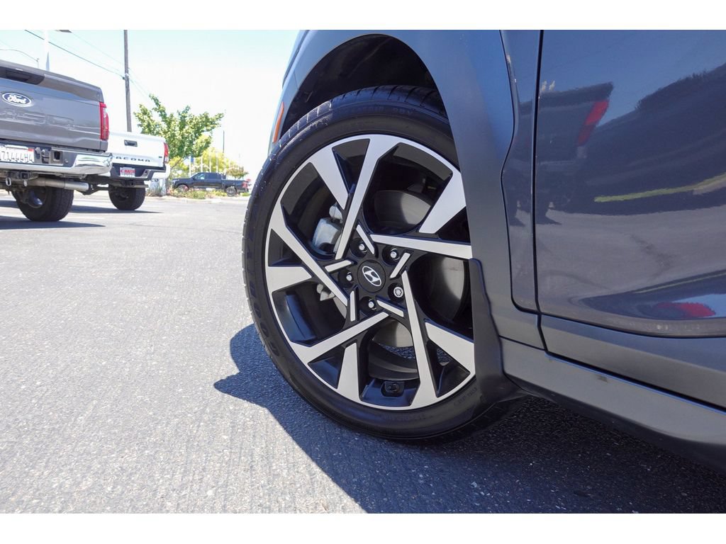 Used 2023 Hyundai Kona Limited FWD image 8