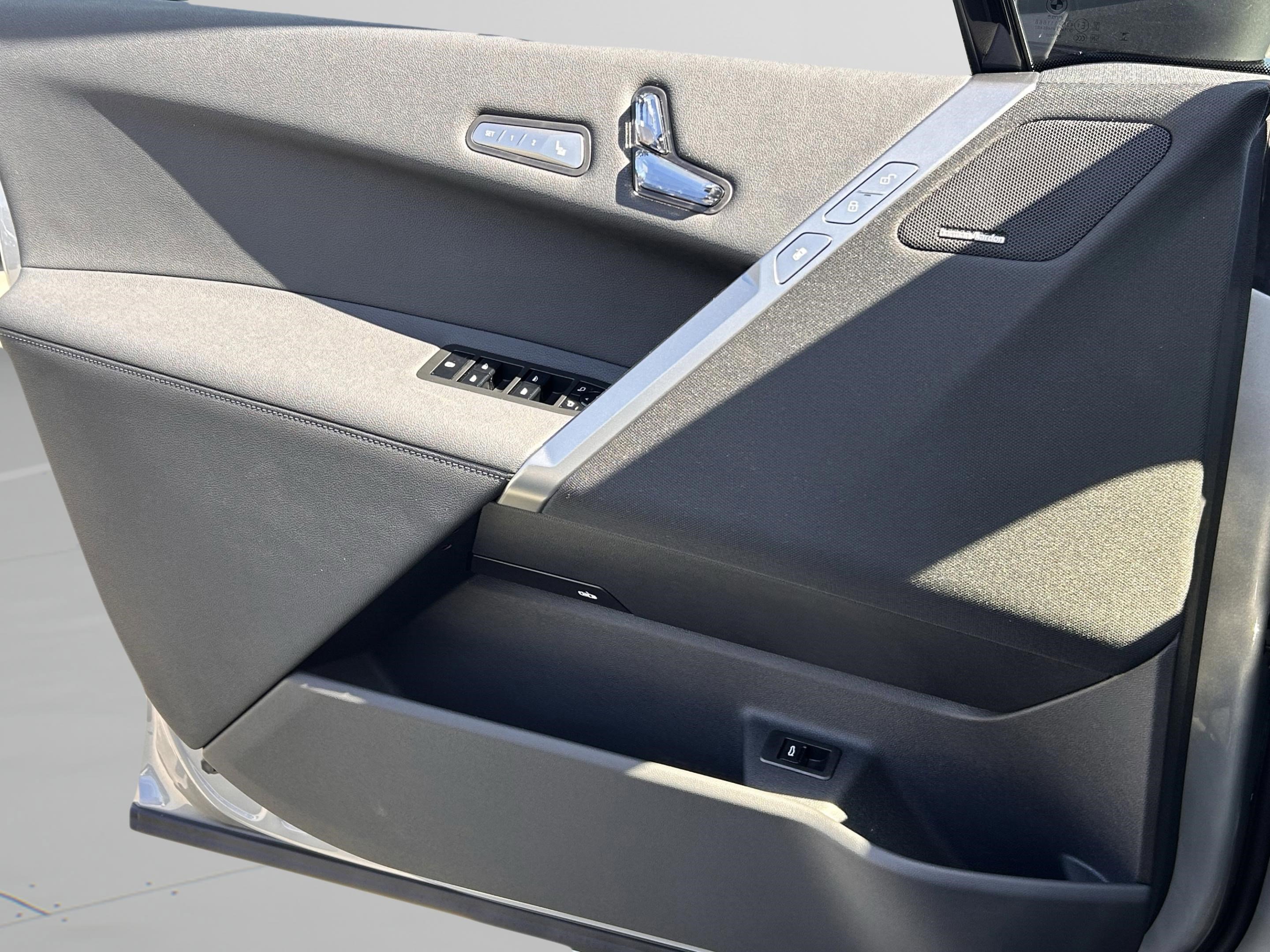 Used 2026 BMW iX xDrive60 w/ M Sport Package image 23