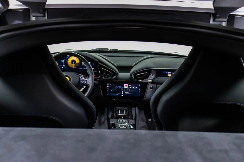 Certified 2025 Ferrari 12Cilindri image 24